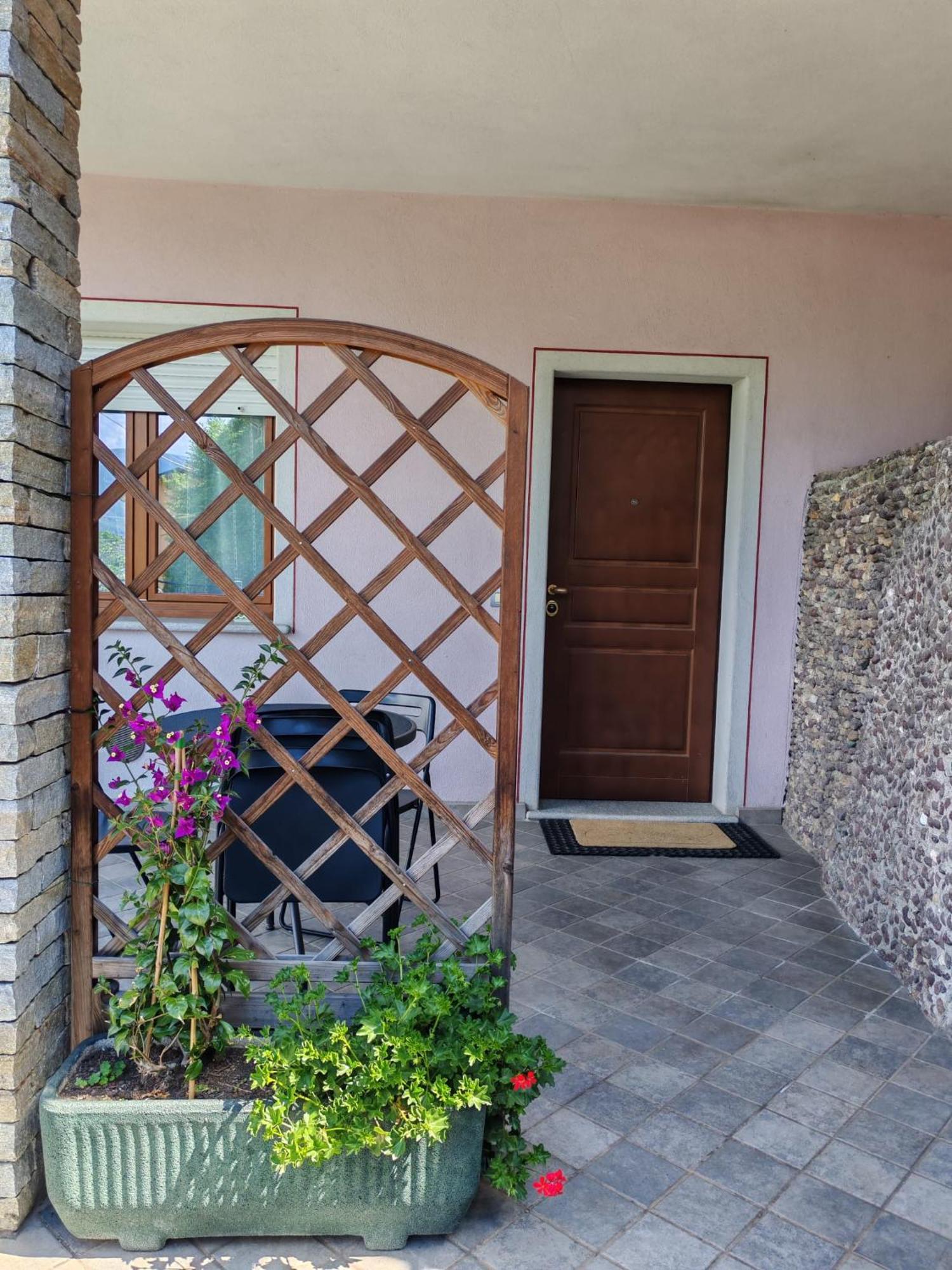 Nora Casa Vacanze Dervio Esterno foto